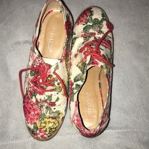 Floral oxfords. Gently worn. Size 8.